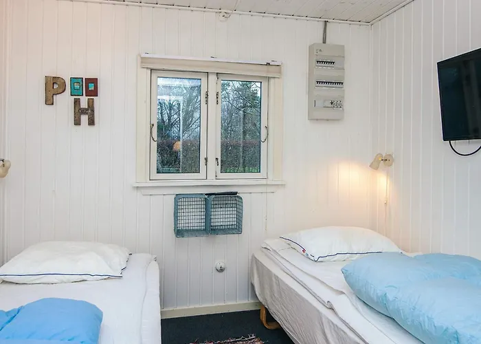 5 Person In Hemmet-by Traum